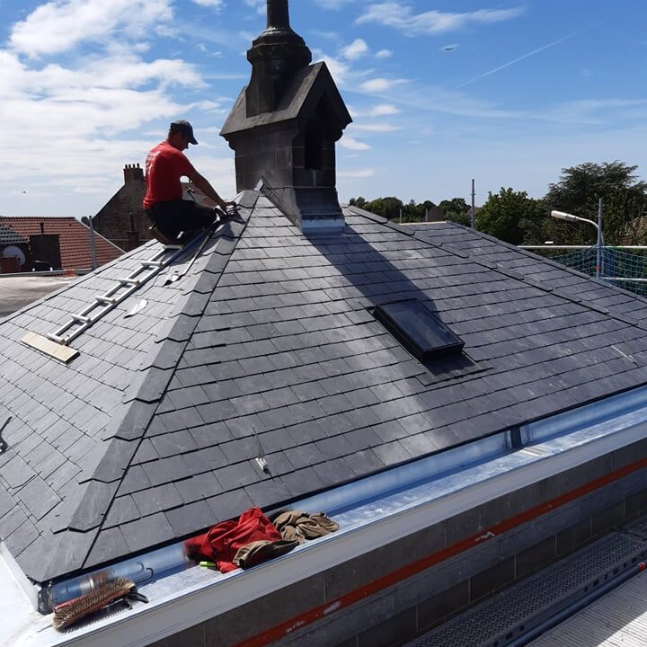 Cimetière communale de Koekelberg - toiture inclinée - ardoises naturelles