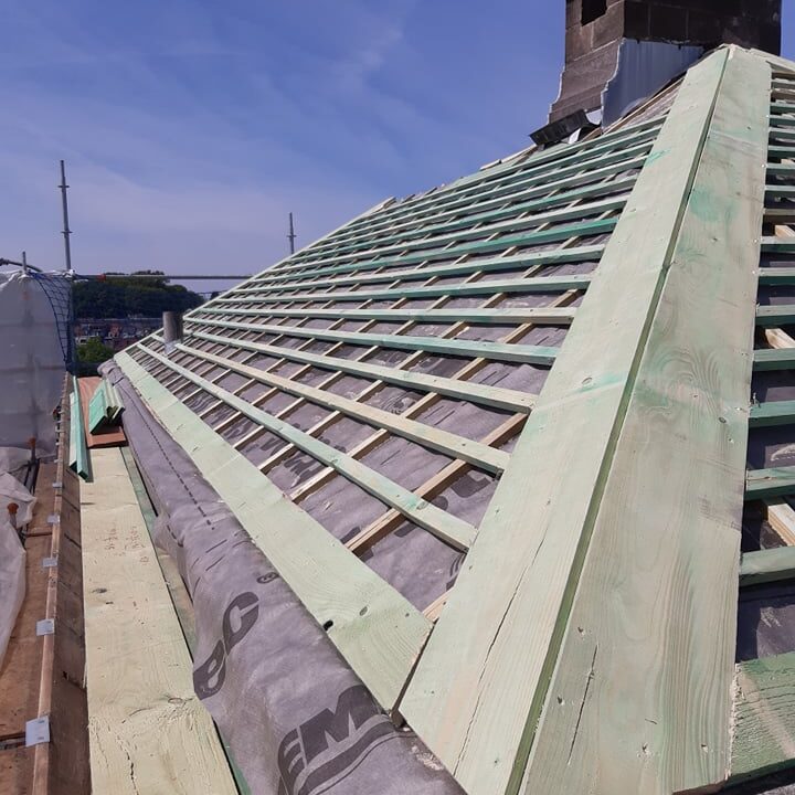 Cimetière communale de Koekelberg - toiture inclinée - ardoises naturelles