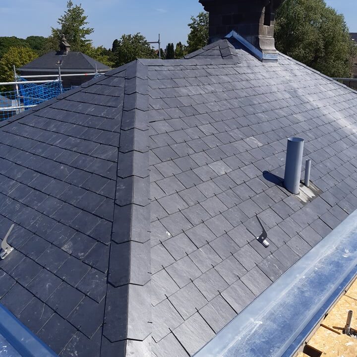 Cimetière communale de Koekelberg - toiture inclinée - ardoises naturelles