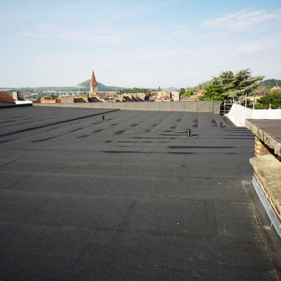 Maison communale de Châtelet - Toiture plate - Membrane d'étanchéité bitumineuse
