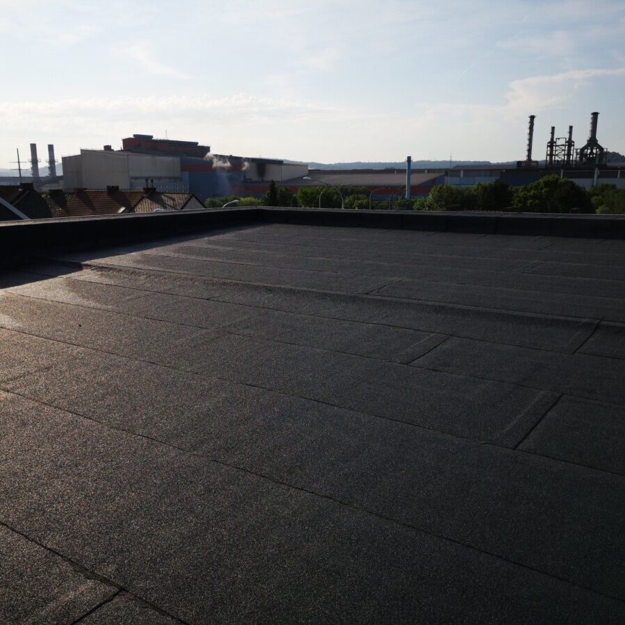 Maison communale de Châtelet - Toiture plate - Membrane d'étanchéité bitumineuse