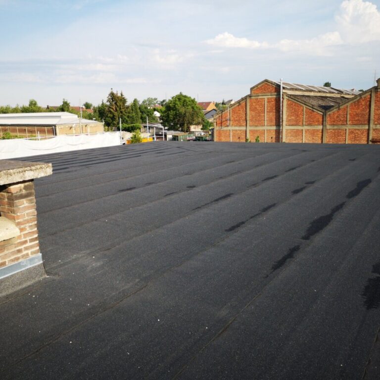 Maison communale de Châtelet - Toiture plate - Membrane d'étanchéité bitumineuse